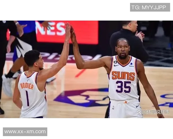 布克主导太阳新篇章KD从收敛到放开重塑球队风格